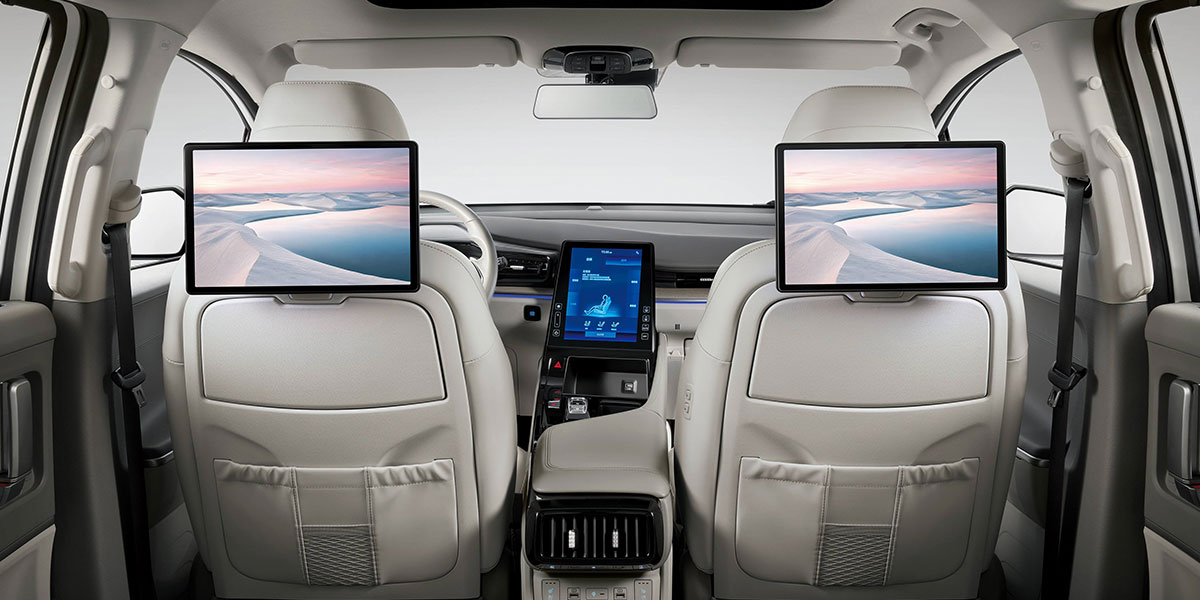 HYUNDAI CUSTIN Royal 尊榮上市 雙色美學與 VIP 頭等座艙升級 打造高質感尊榮 MPV 新選擇